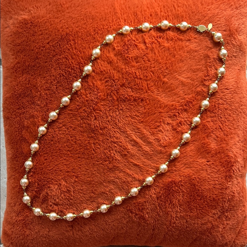 Elegant Ann Hand Gold and Cream Pearl Necklace